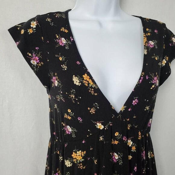 Forever 21 Small Black Floral V-neck sundress - Picture 3 of 10